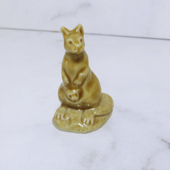 Vintage  Wade England  Rose Red Tea Collectibles  Animals Kangaroo - Picture 1 of 4